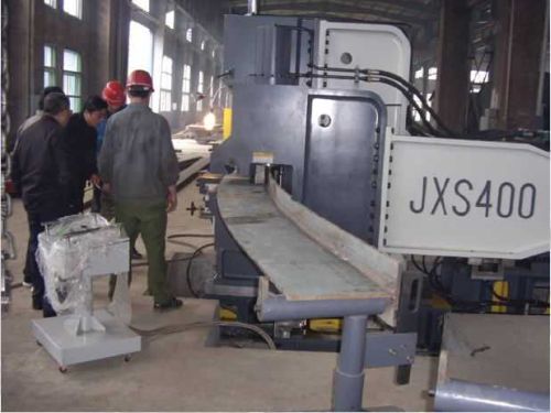 Máquina dobladora de marcos con brazo mecánico CNC JXS400